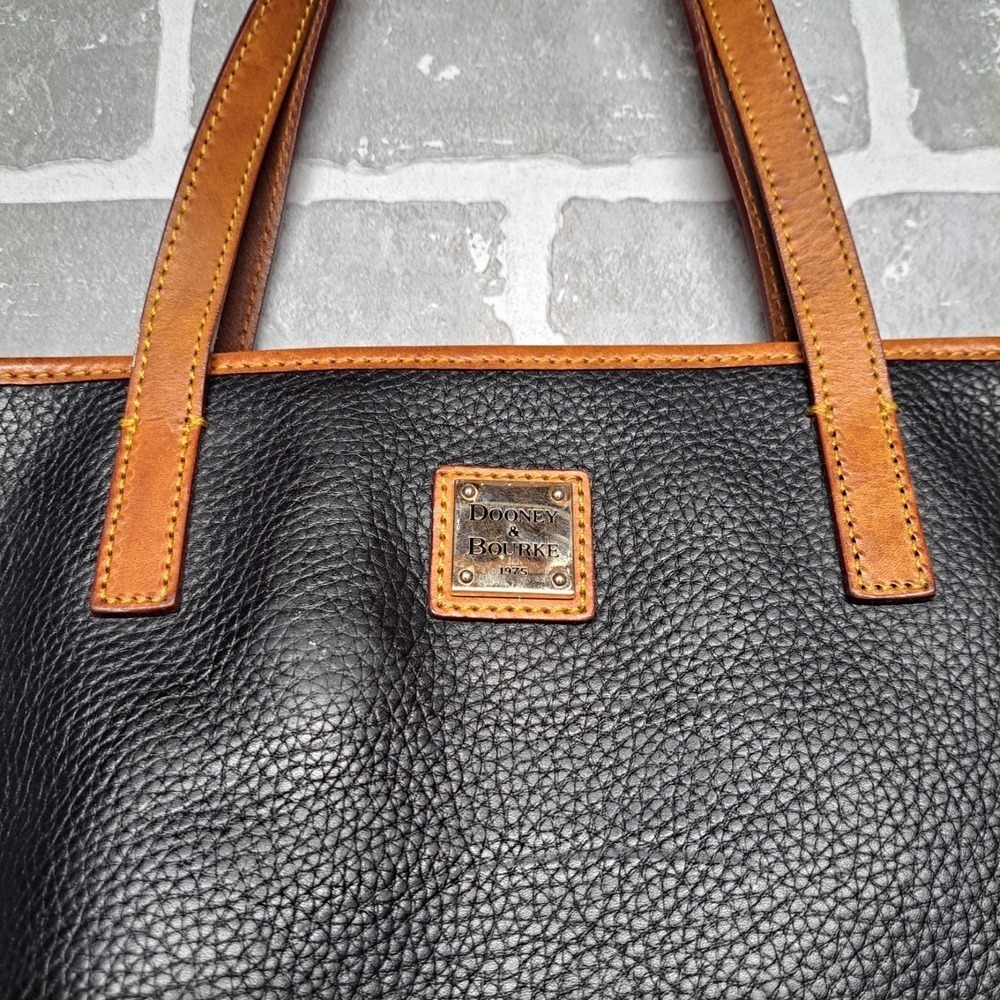 Dooney & Bourke Womens Leather Black and Tan Classic Pebble Medium Tote Bag‎ - Picture 2 of 8